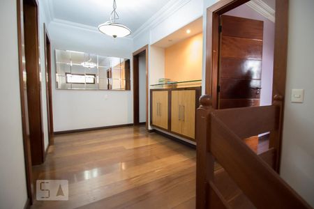 Casa para alugar com 1000m², 4 quartos e sem vagaHall escada