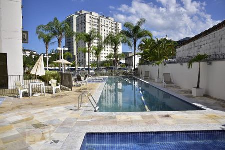 Apartamento à venda com 98m², 4 quartos e 2 vagasÁrea comum - Piscina