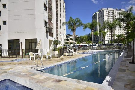 Apartamento à venda com 98m², 4 quartos e 2 vagasÁrea comum - Piscina