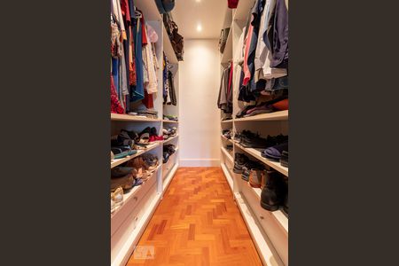 Apartamento para alugar com 300m², 3 quartos e 2 vagas Apartamento para alugar com 300m², 3 quartos e 2 vagasSuíte 1 - Closet