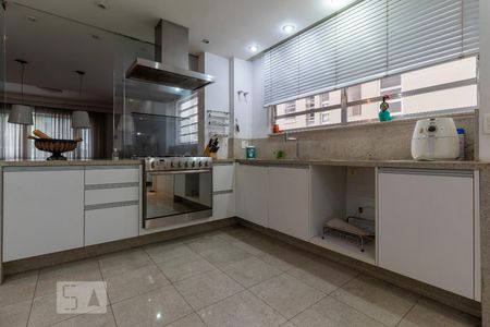 Apartamento para alugar com 300m², 3 quartos e 2 vagas Apartamento para alugar com 300m², 3 quartos e 2 vagasCozinha