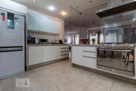 Apartamento para alugar com 300m², 3 quartos e 2 vagas Apartamento para alugar com 300m², 3 quartos e 2 vagasCozinha