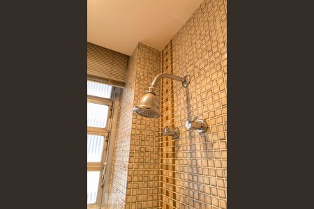 Apartamento para alugar com 300m², 3 quartos e 2 vagas Apartamento para alugar com 300m², 3 quartos e 2 vagasChuveiro