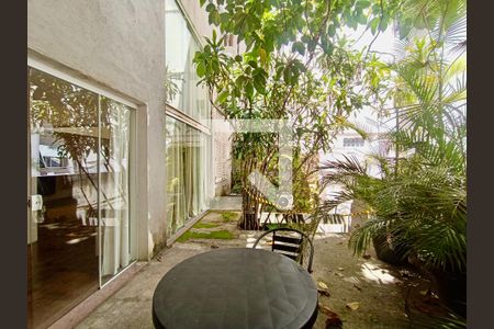 Casa à venda com 571m², 8 quartos e 3 vagas Casa à venda com 571m², 8 quartos e 3 vagasVaranda Suíte duplex 8