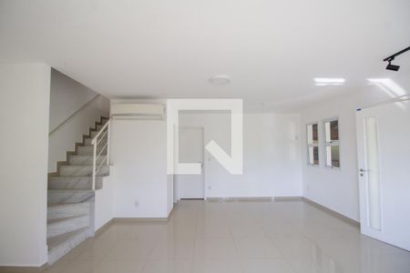 Sala de casa de condomínio à venda com 3 quartos, 109m² em Recreio dos Bandeirantes, Rio de Janeiro