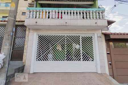 Casa à venda com 130m², 6 quartos e sem vaga Casa à venda com 130m², 6 quartos e sem vagaFachada