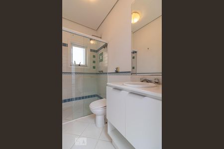 Casa de condomínio à venda com 510m², 4 quartos e 4 vagas Casa de condomínio à venda com 510m², 4 quartos e 4 vagasBanheiro do Corredor