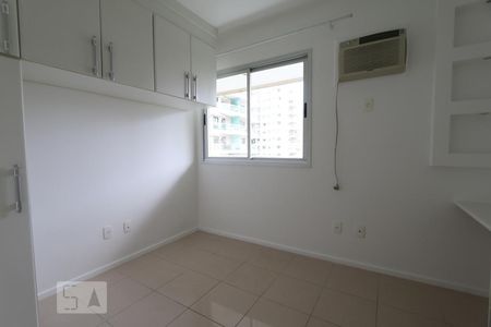 Quarto 1 de apartamento para alugar com 2 quartos, 68m² em Jacarepaguá, Rio de Janeiro