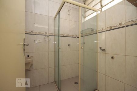 Banheiro de kitnet/studio para alugar com 1 quarto, 24m² em Centro, São Paulo