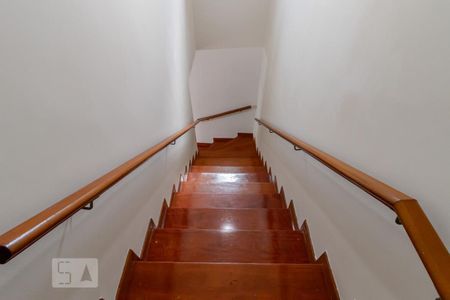 Casa à venda com 210m², 3 quartos e 4 vagasEscada 