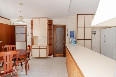 Casa à venda com 210m², 3 quartos e 4 vagasCozinha 