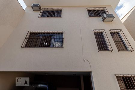 Casa à venda com 210m², 3 quartos e 4 vagasFachada 