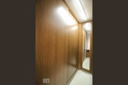 Apartamento para alugar com 74m², 2 quartos e 1 vaga Apartamento para alugar com 74m², 2 quartos e 1 vagaCloset Quarto 2