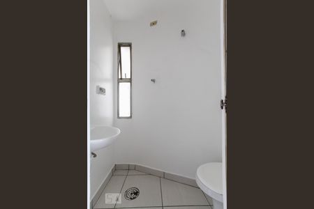 Apartamento à venda com 96m², 3 quartos e 1 vaga Apartamento à venda com 96m², 3 quartos e 1 vagaBanheiro de Serviço