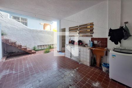 Casa à venda com 169m², 4 quartos e 1 vaga Casa à venda com 169m², 4 quartos e 1 vagaQuintal