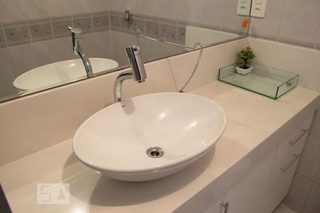 Apartamento à venda com 80m², 3 quartos e 1 vaga Apartamento à venda com 80m², 3 quartos e 1 vagaBANHEIRO