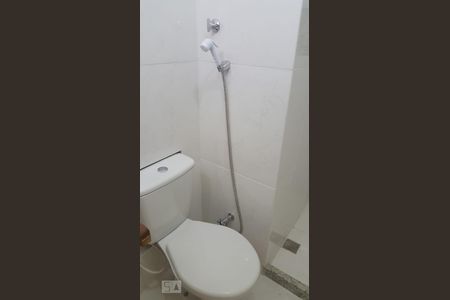 Banheiro de apartamento para alugar com 2 quartos, 65m² em Fátima, Niterói
