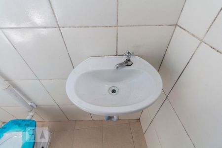 Banheiro de casa para alugar com 1 quarto, 25m² em Vila Guarani (z Sul), São Paulo