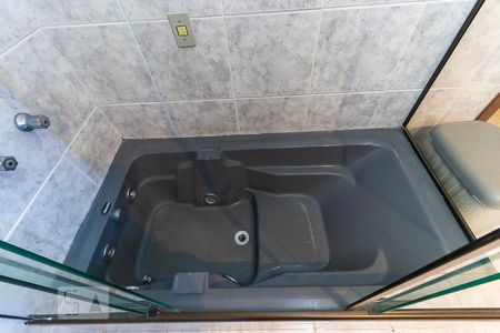 Casa de condomínio à venda com 600m², 5 quartos e 6 vagas Casa de condomínio à venda com 600m², 5 quartos e 6 vagasBanheiro da suíte 4