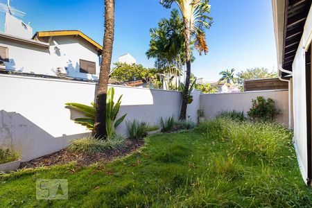 Casa de condomínio à venda com 600m², 5 quartos e 6 vagas Casa de condomínio à venda com 600m², 5 quartos e 6 vagasQuintal