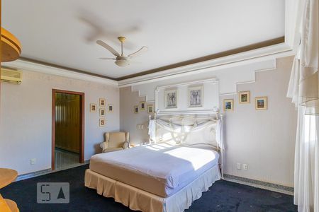 Casa de condomínio à venda com 600m², 5 quartos e 6 vagas Casa de condomínio à venda com 600m², 5 quartos e 6 vagasQuarto da suíte1