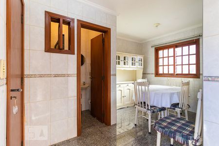 Casa de condomínio à venda com 600m², 5 quartos e 6 vagas Casa de condomínio à venda com 600m², 5 quartos e 6 vagasSala de jantar 2