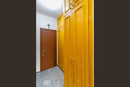 Casa de condomínio à venda com 600m², 5 quartos e 6 vagas Casa de condomínio à venda com 600m², 5 quartos e 6 vagasQuarto da suíte1 - Closet