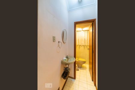 Casa de condomínio à venda com 600m², 5 quartos e 6 vagas Casa de condomínio à venda com 600m², 5 quartos e 6 vagasLavabo