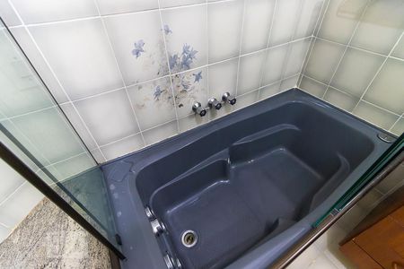 Casa de condomínio à venda com 600m², 5 quartos e 6 vagas Casa de condomínio à venda com 600m², 5 quartos e 6 vagasBanheiro da suíte 2 - Banheira