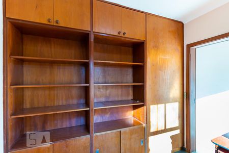 Casa de condomínio à venda com 600m², 5 quartos e 6 vagas Casa de condomínio à venda com 600m², 5 quartos e 6 vagasEscritório