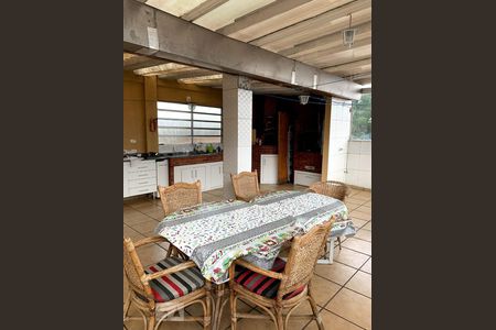 Casa à venda com 400m², 5 quartos e 2 vagas Casa à venda com 400m², 5 quartos e 2 vagasChurrasqueira