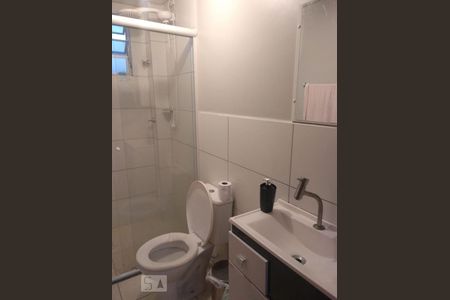 Banheiro de apartamento para alugar com 2 quartos, 48m² em Areias, São José
