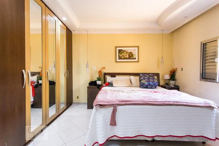 Casa à venda com 370m², 4 quartos e 3 vagasSuíte