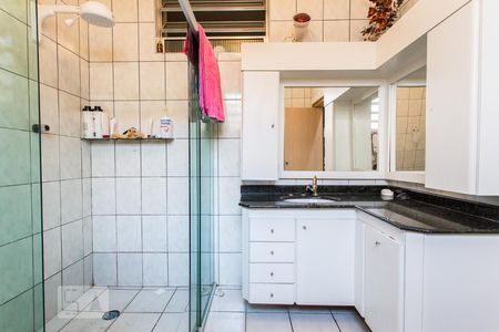 Casa à venda com 370m², 4 quartos e 3 vagasBanheiro da Suíte