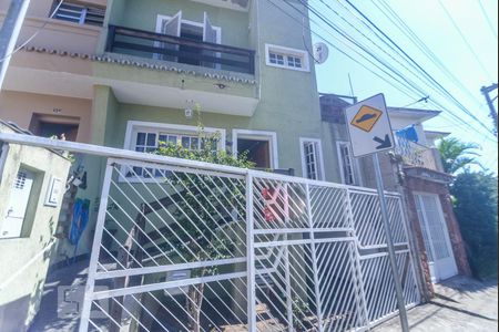 Casa à venda com 110m², 3 quartos e 1 vaga Casa à venda com 110m², 3 quartos e 1 vagaFachada