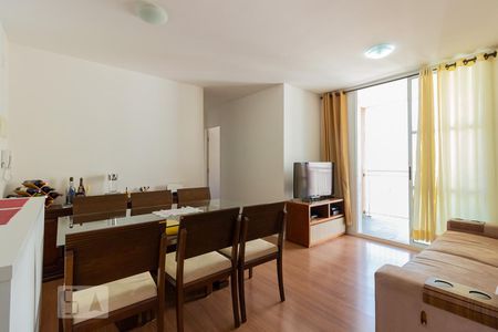 Sala de apartamento para alugar com 3 quartos, 69m² em Jardim Prudência, São Paulo