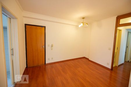 Sala de apartamento para alugar com 3 quartos, 75m² em Vila Gomes, São Paulo
