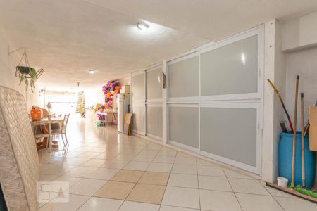 Casa à venda com 190m², 4 quartos e 4 vagas Casa à venda com 190m², 4 quartos e 4 vagasGaragem