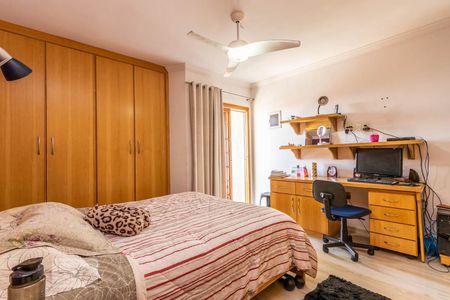 Casa à venda com 190m², 4 quartos e 4 vagas Casa à venda com 190m², 4 quartos e 4 vagasSuíte master