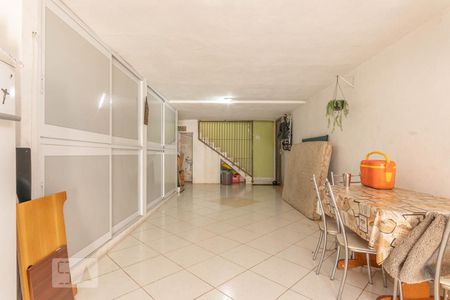 Casa à venda com 190m², 4 quartos e 4 vagas Casa à venda com 190m², 4 quartos e 4 vagasGaragem