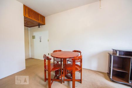 Sala  de apartamento para alugar com 1 quarto, 48m² em Jardim Carvalho, Porto Alegre
