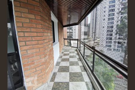 Apartamento à venda com 200m², 4 quartos e 3 vagas Apartamento à venda com 200m², 4 quartos e 3 vagasVaranda