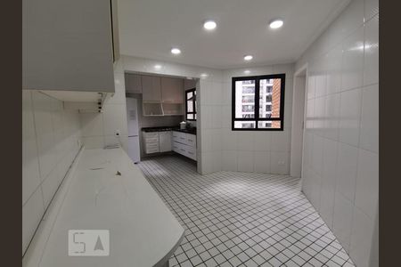 Apartamento à venda com 200m², 4 quartos e 3 vagas Apartamento à venda com 200m², 4 quartos e 3 vagasCozinha