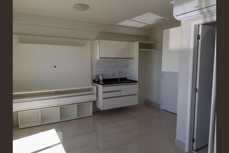 Sala/Quarto de kitnet/studio à venda com 1 quarto, 38m² em Jardim Novo Santo Amaro, São Paulo