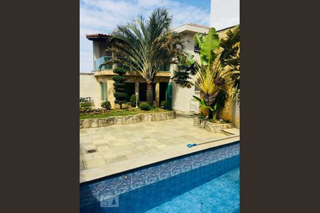 Casa à venda com 470m², 4 quartos e 7 vagas Casa à venda com 470m², 4 quartos e 7 vagasPiscina