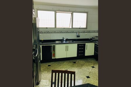Casa à venda com 470m², 4 quartos e 7 vagas Casa à venda com 470m², 4 quartos e 7 vagasCozinha