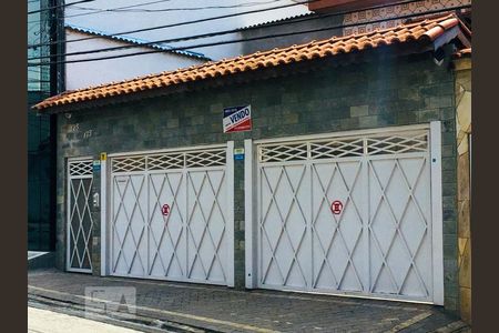 Casa à venda com 470m², 4 quartos e 7 vagas Casa à venda com 470m², 4 quartos e 7 vagasFachada