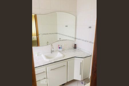 Casa à venda com 470m², 4 quartos e 7 vagas Casa à venda com 470m², 4 quartos e 7 vagasQuarto Suíte 1 - banheiro