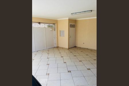 Casa à venda com 470m², 4 quartos e 7 vagas Casa à venda com 470m², 4 quartos e 7 vagasGaragem