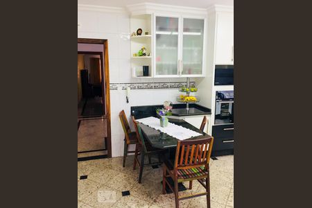 Casa à venda com 470m², 4 quartos e 7 vagas Casa à venda com 470m², 4 quartos e 7 vagasCozinha